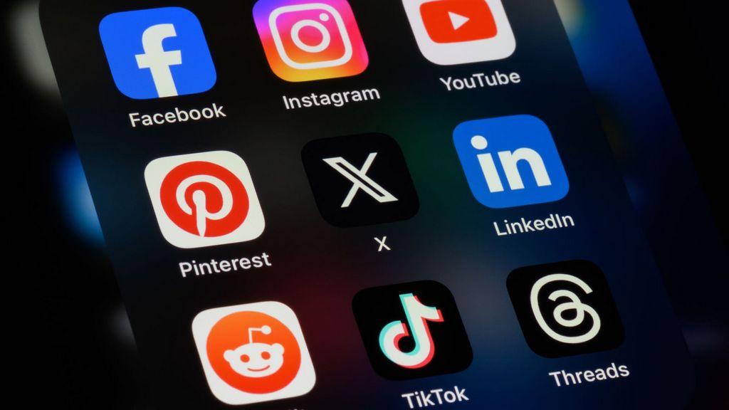 6 Best Free Social Media Site Checking Tools